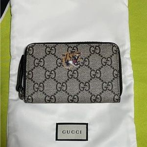 NWT Gucci Tiger Print GG Supreme Zip Card Case